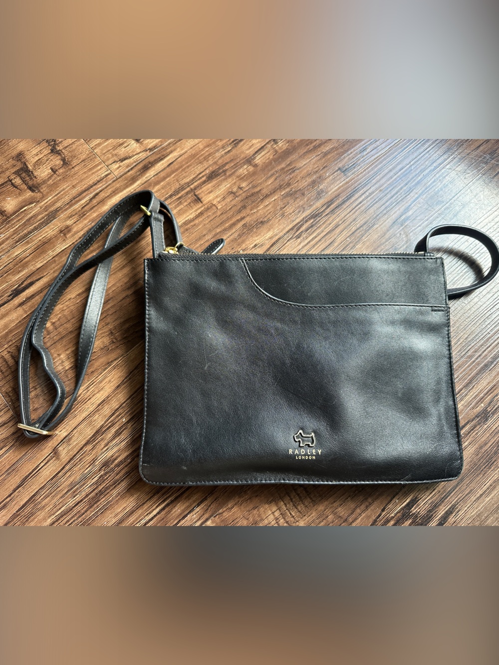 RADLEY LONDON Black Leather Crossbody with Gold Logo